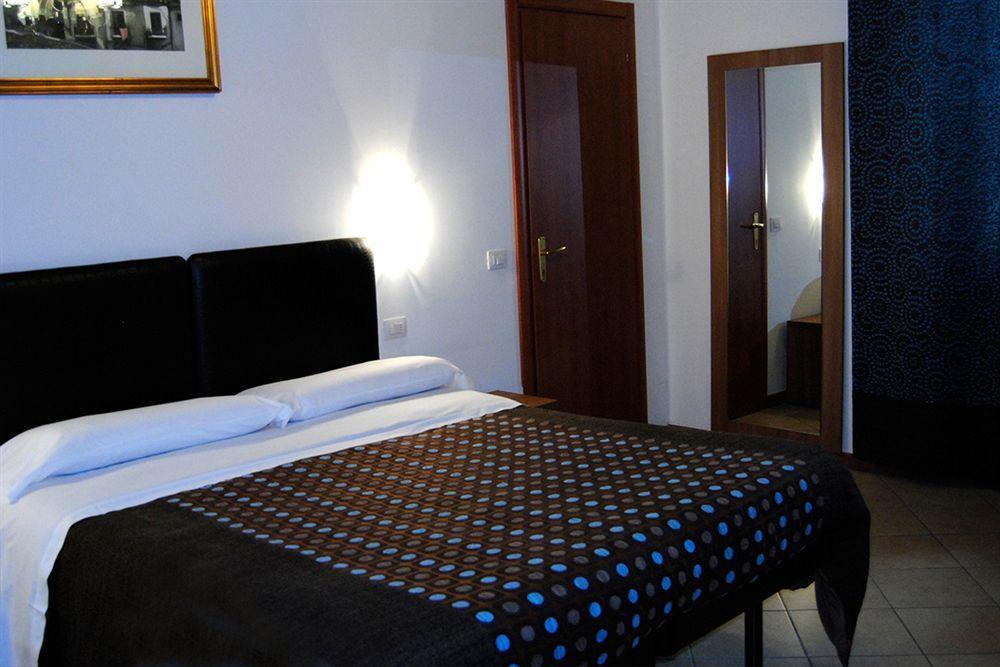 Adelaide House Hotel ฟลอเรนซ์ ภายนอก รูปภาพ