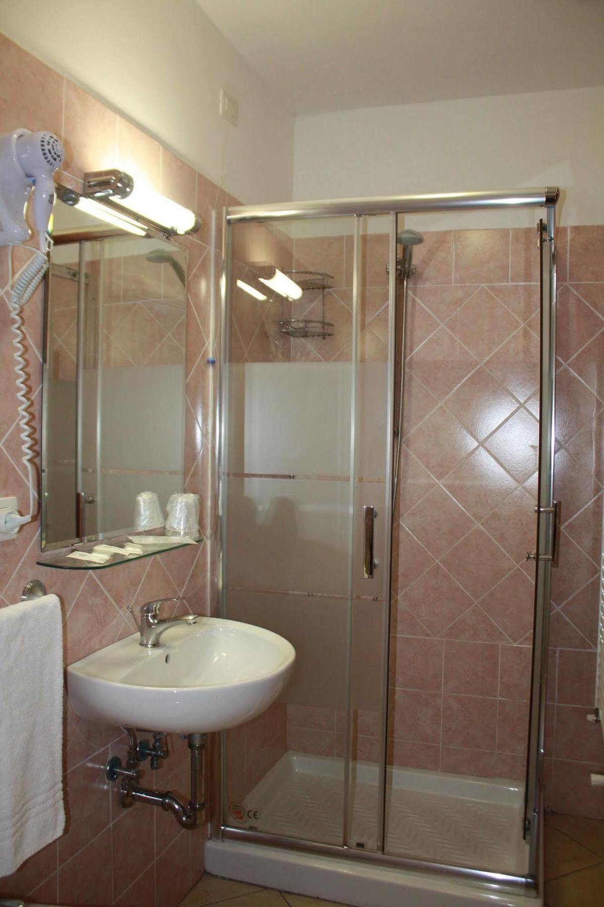 Adelaide House Hotel ฟลอเรนซ์ ภายนอก รูปภาพ
